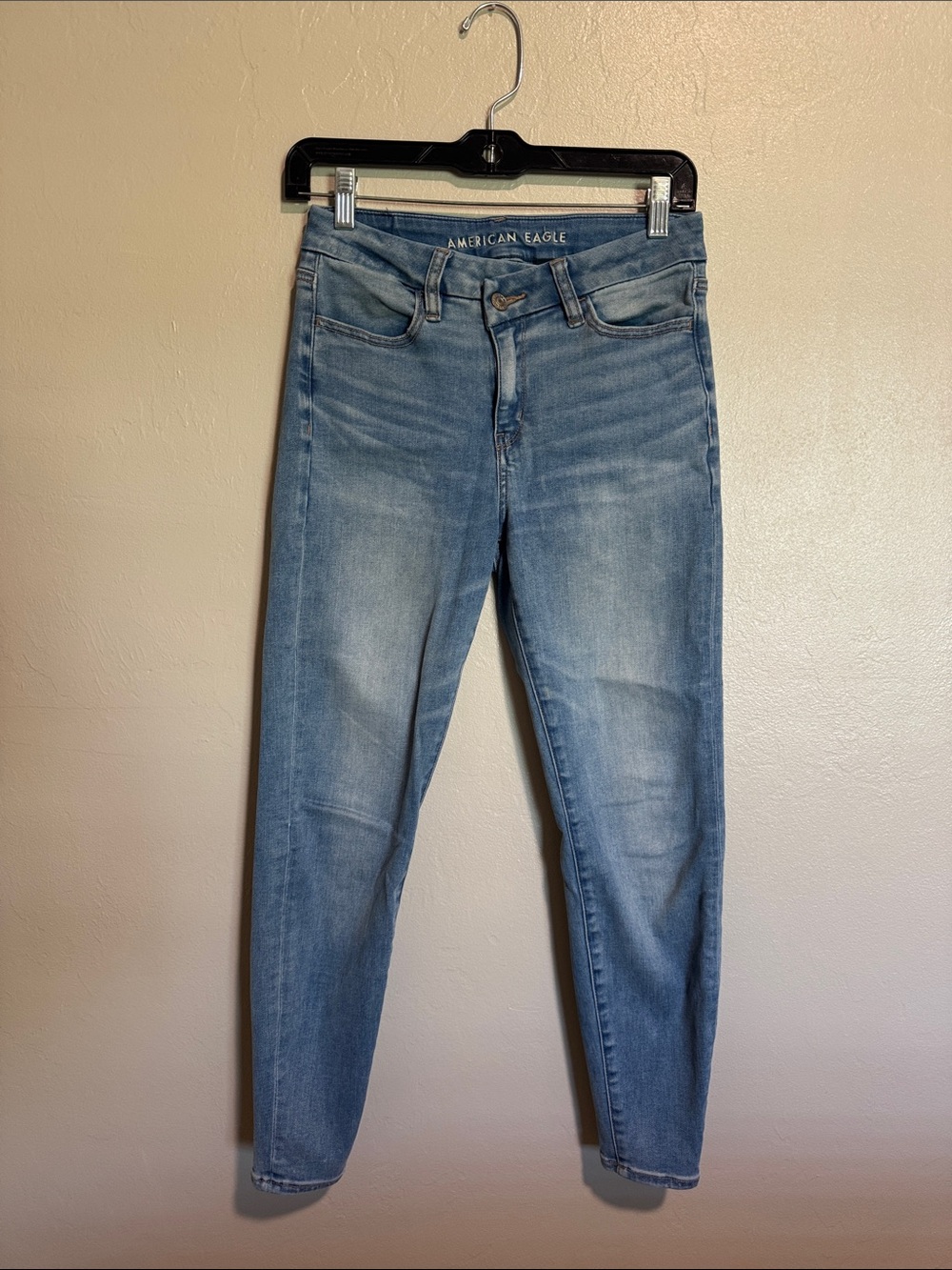 American Eagle Outfitters Women's Light Wash Skinny Jeans